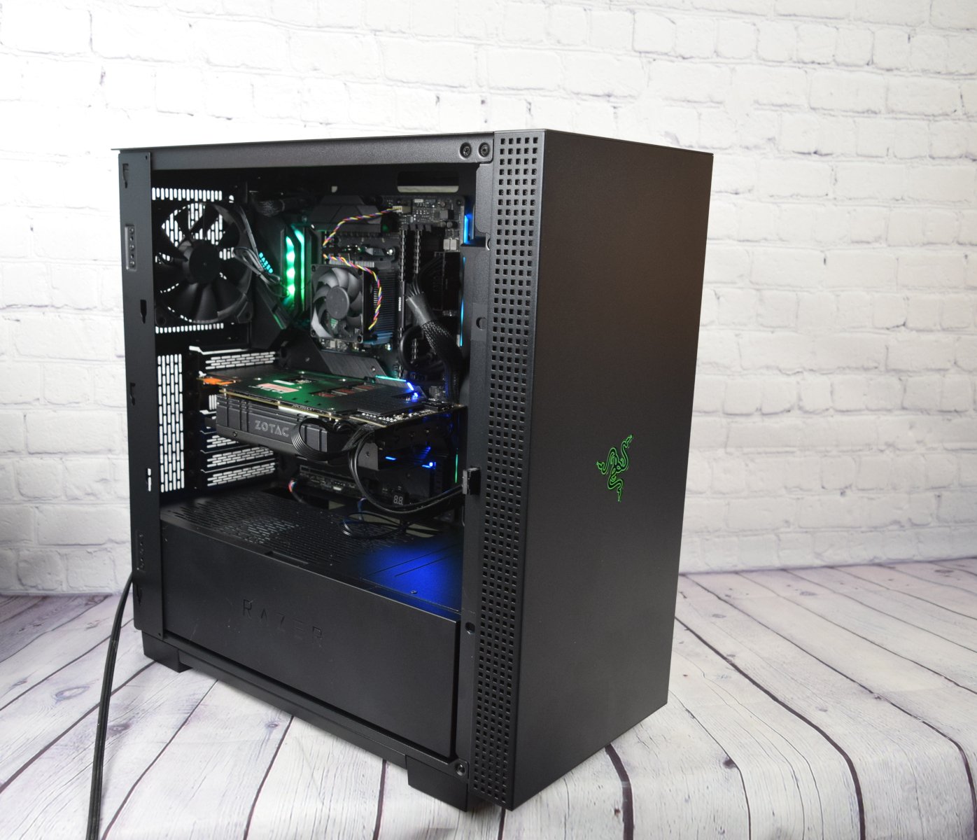 Razer Tomahawk ATX - Review 2021 - PCMag Middle East