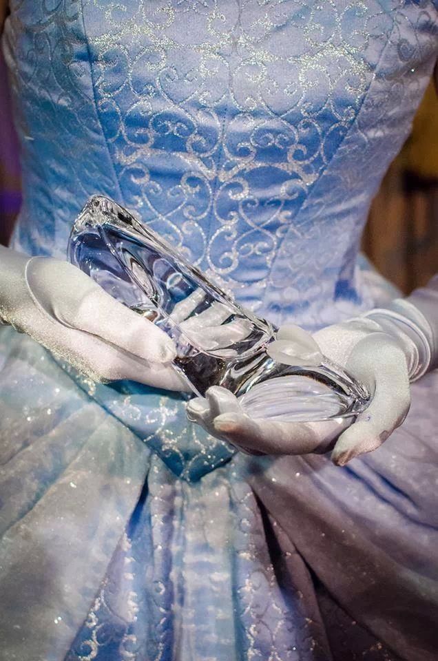 実写版映画公開記念！世界の一流ブランドが『シンデレラ』のガラスの靴