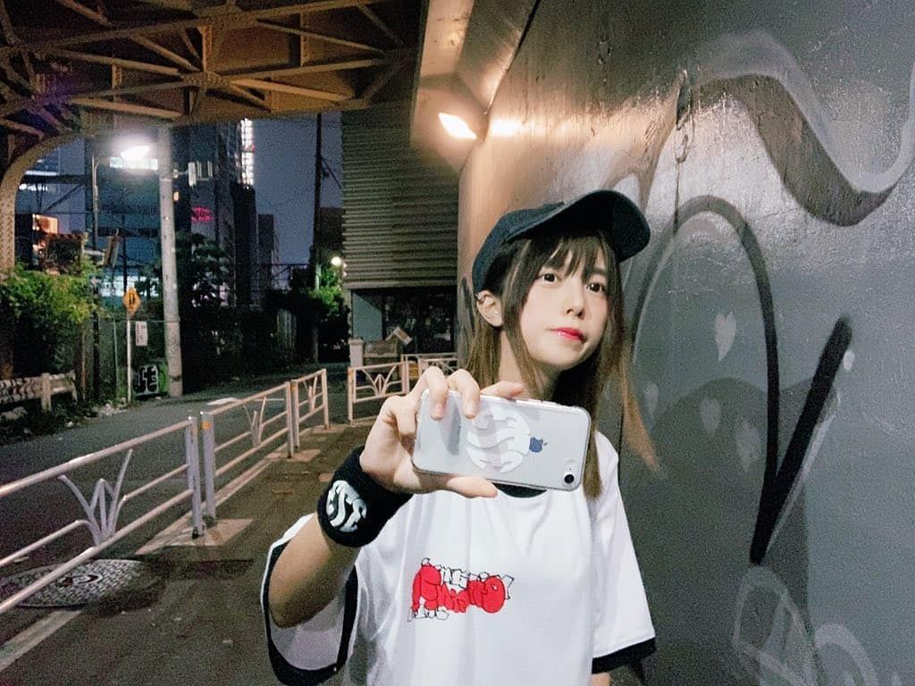 美波 タペストリー 勘弁してくれ時代の波 373 シンガーソングライター