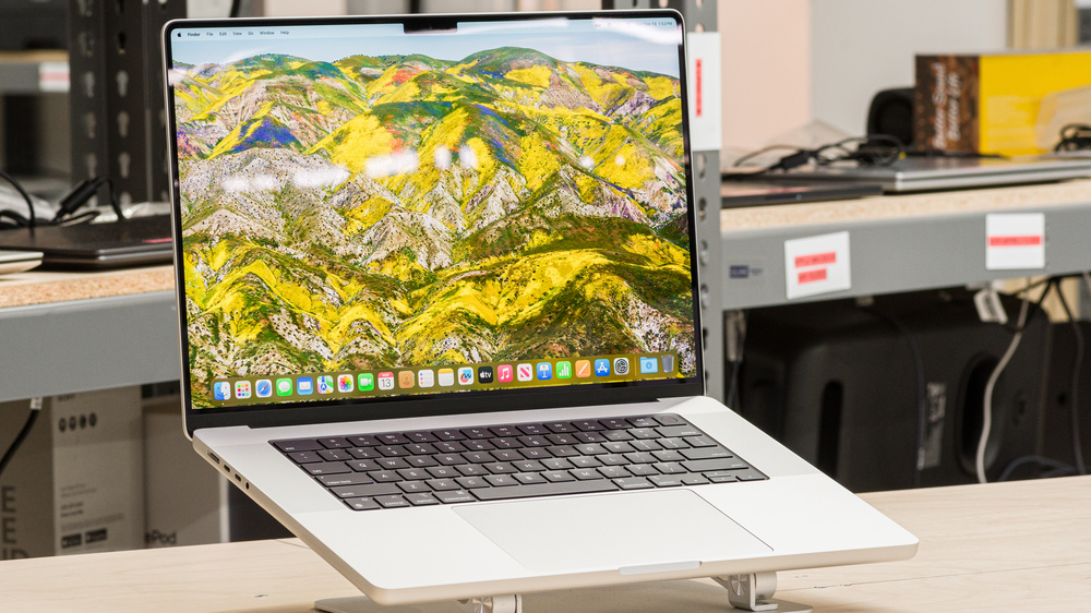 Apple MacBook Pro 16 (M4, 2024) Review - RTINGS.com