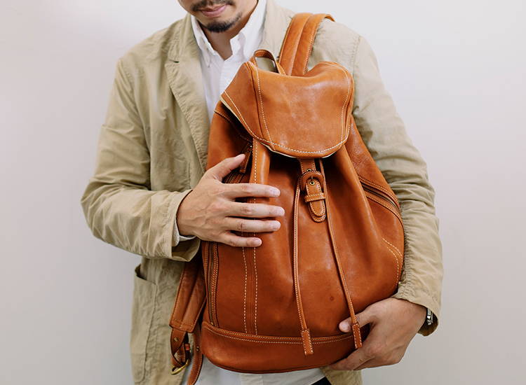 オイルヌメ革」で楽しむ、2つのバックパック。 – 土屋鞄製造所