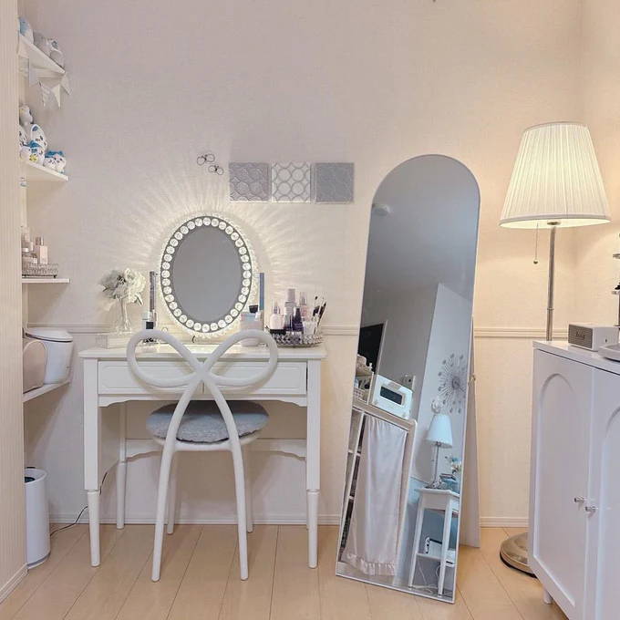 Francfrancのブリエハリウッドミラーでかわいいメイクスペース作りを