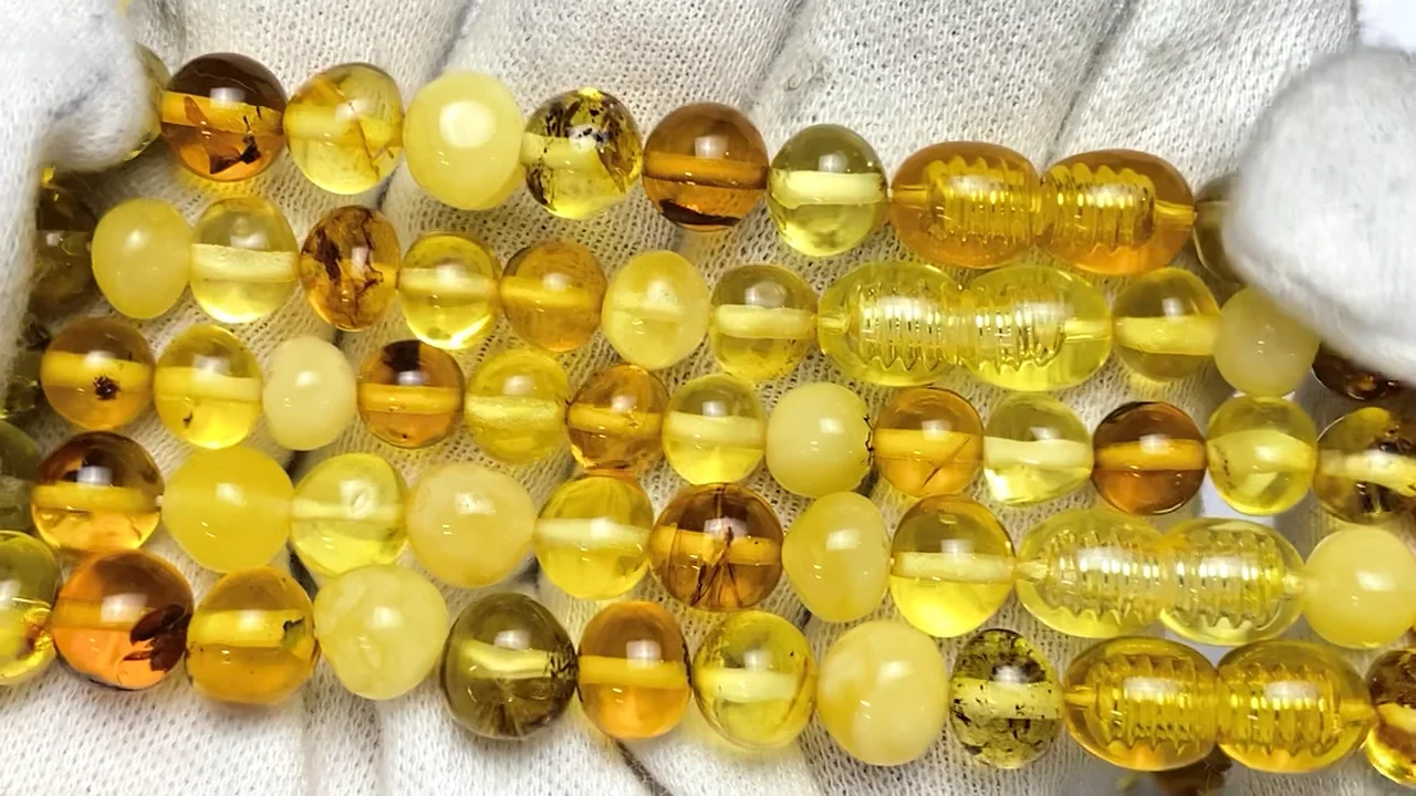 動画】バルティックアンバー(琥珀) マルチカラー タンブル ネックレス