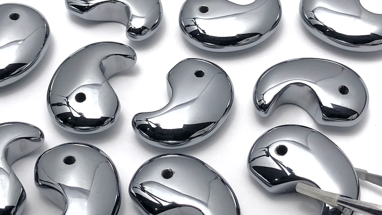 高純度テラヘルツ鉱石 勾玉30×20mm 1個｜天然石ビーズの卸問屋・通販