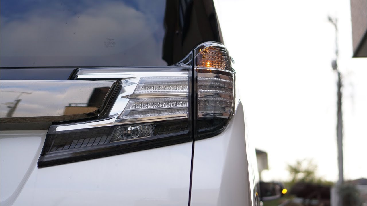 Body side rear light (tail light) and turn signal bulb removal 30