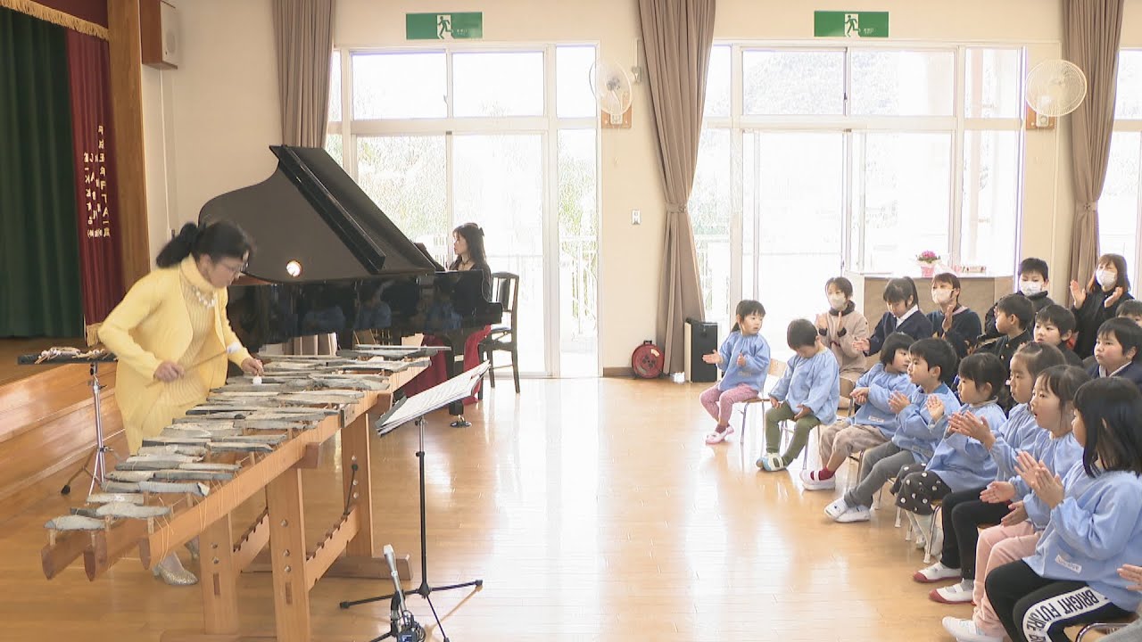 とってもきれい」園児が香川県特産・サヌカイトの音色楽しむ - YouTube