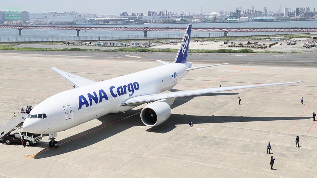 ANA、日本初導入の輸送機ボーイング 777F型機公開。輸送管理者のシート