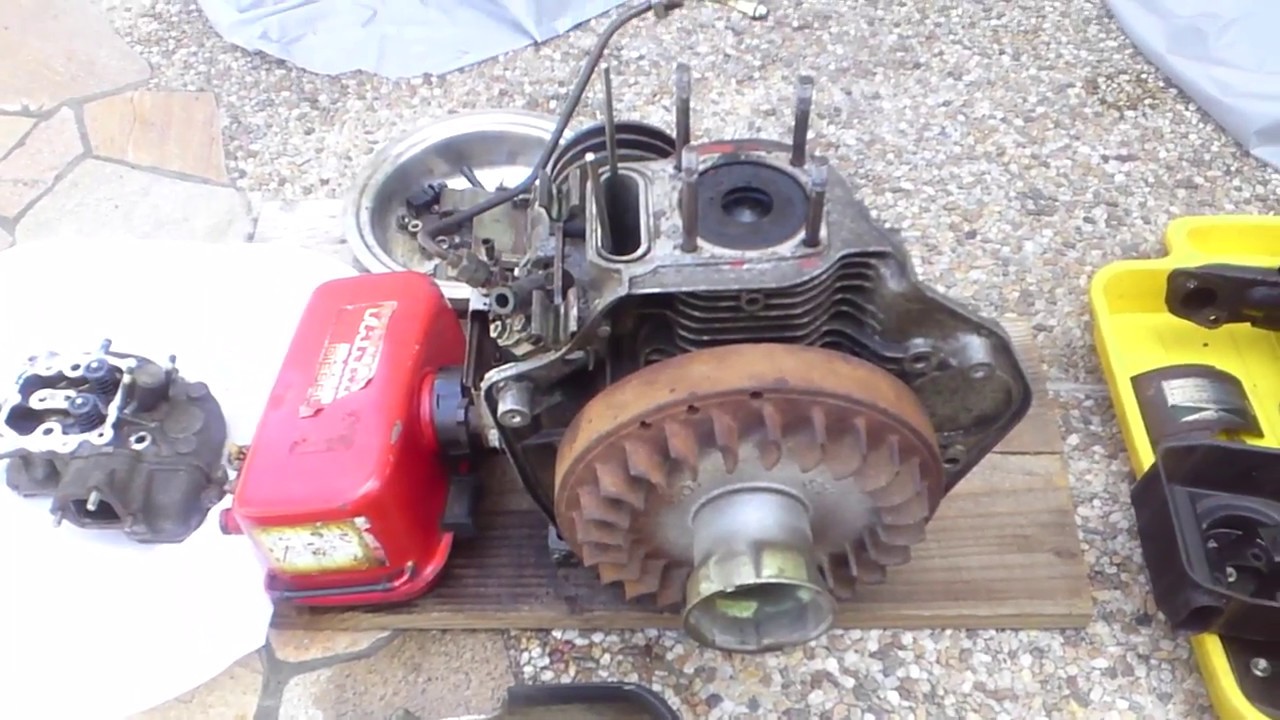 発動機「ヤンマーディーゼル L40型」（分解整備中） Oil engine