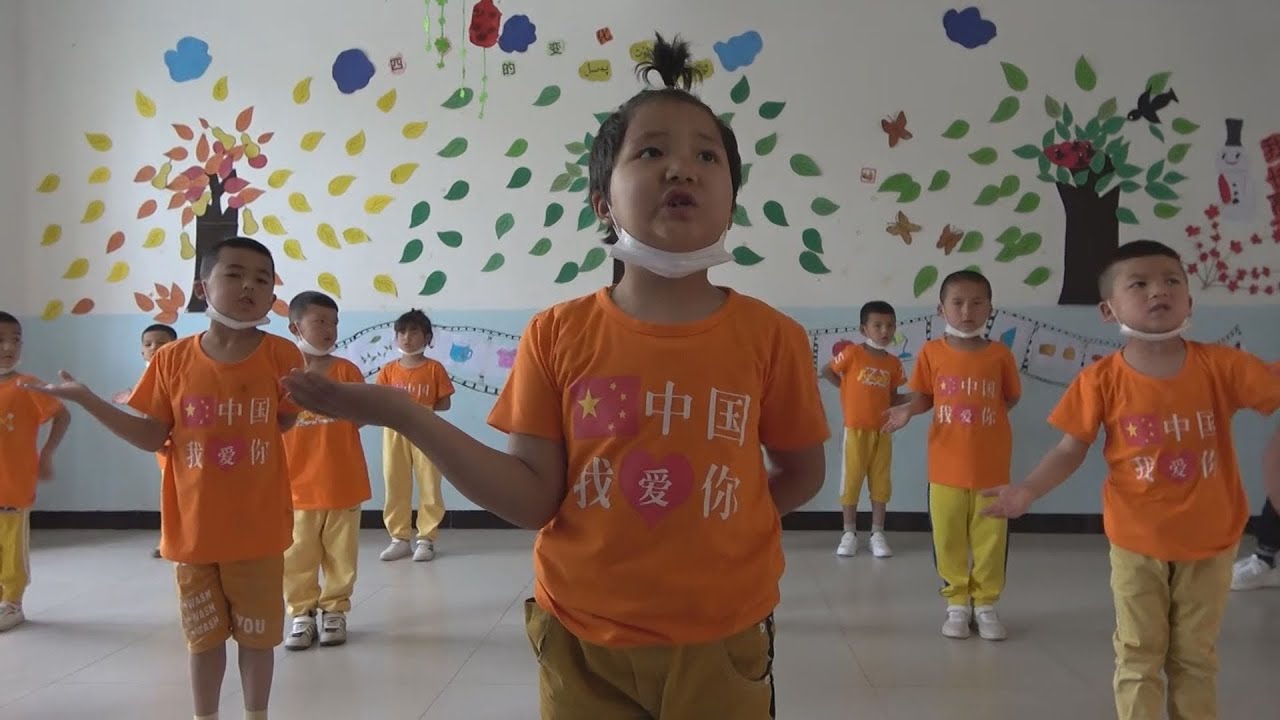 競って「愛国」アピール 統制下の新疆ウイグル自治区ルポ - YouTube