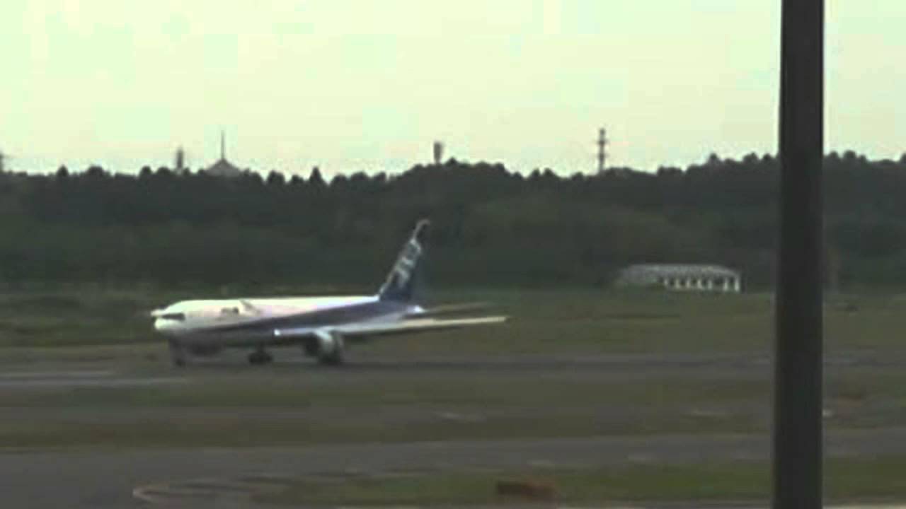 ANA 767 Hard Landing Creases Fuselage - YouTube