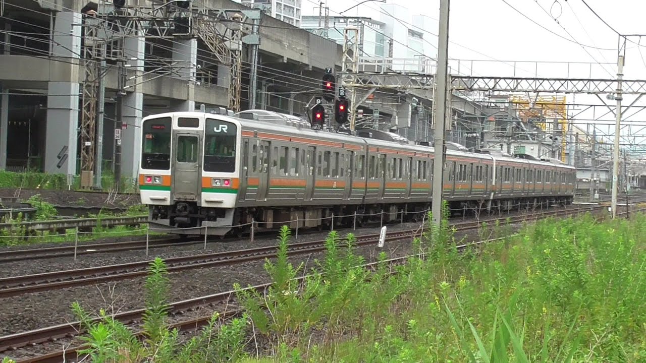 珍しい?シーン 高崎エリアの211系 電車 C編成(6両C6 C15)どうしが離合