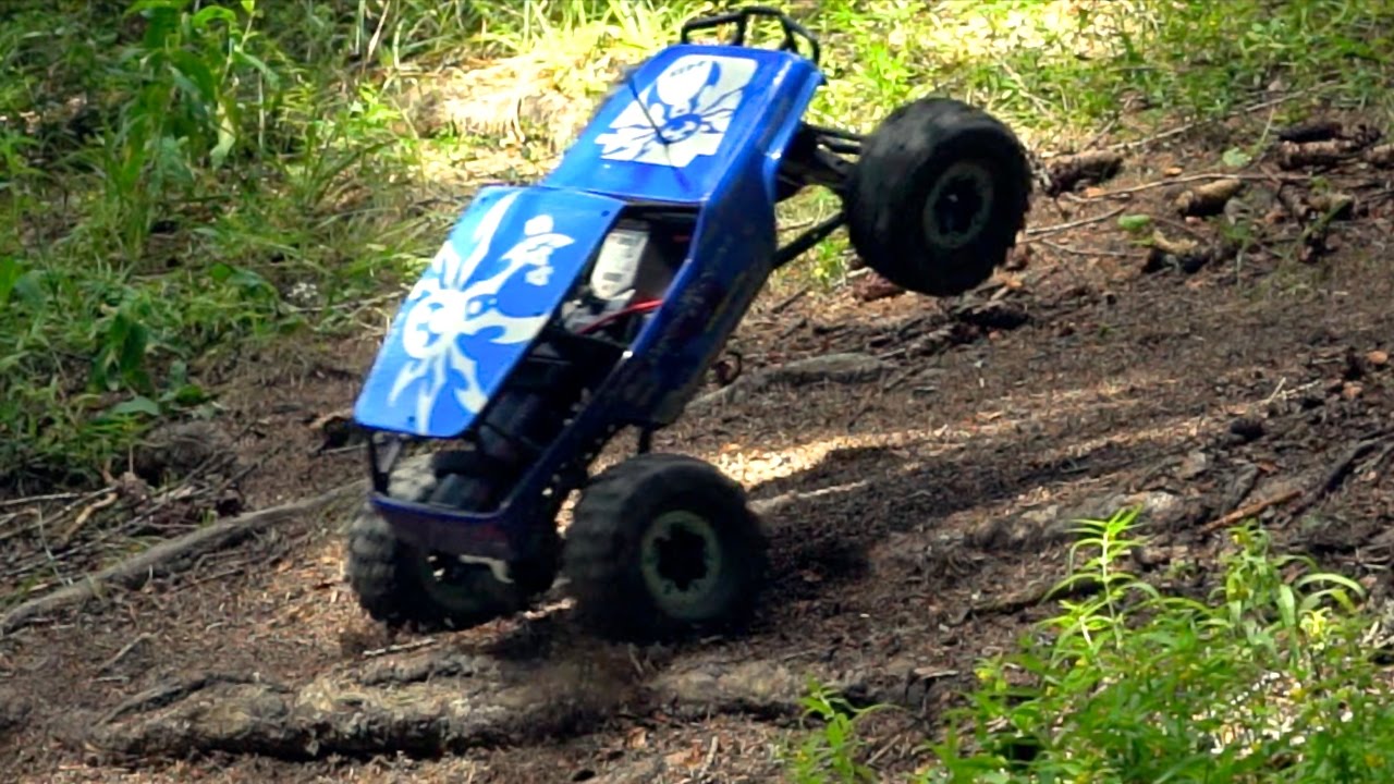 Axial Wraith Poison Spyder with great Action in the Mountains