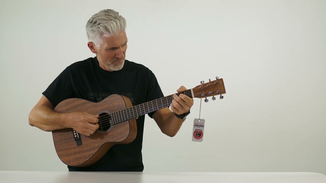 Martin LXK2 Little Martin Guitar Playing - YouTube