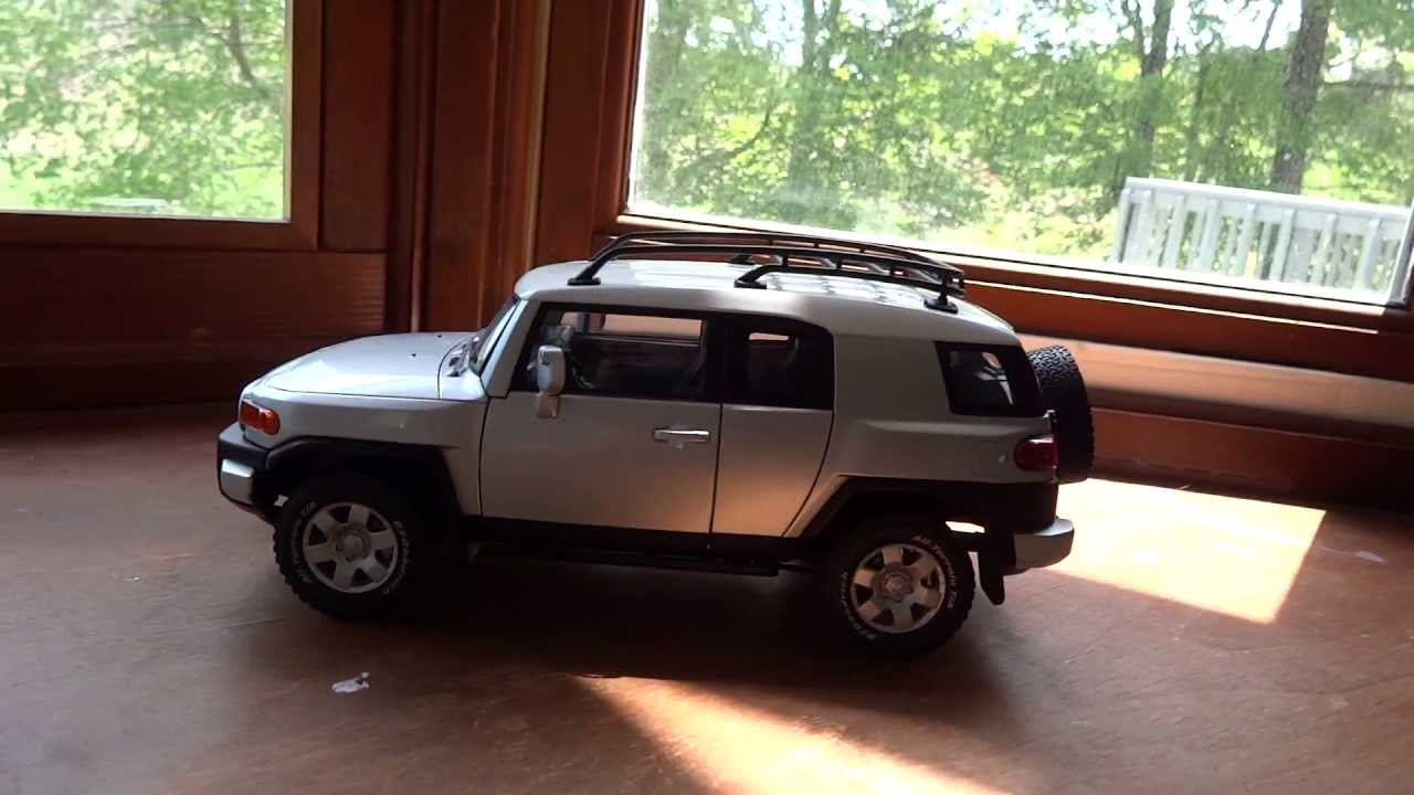 Review of 1/18 Toyota FJ Cruiser by Autoart - YouTube