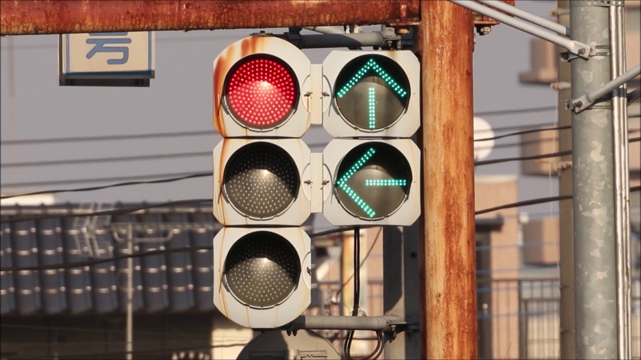 ダブル変則矢印！】脇田新町交差点の珍しい信号機【埼玉県の信号機⑳