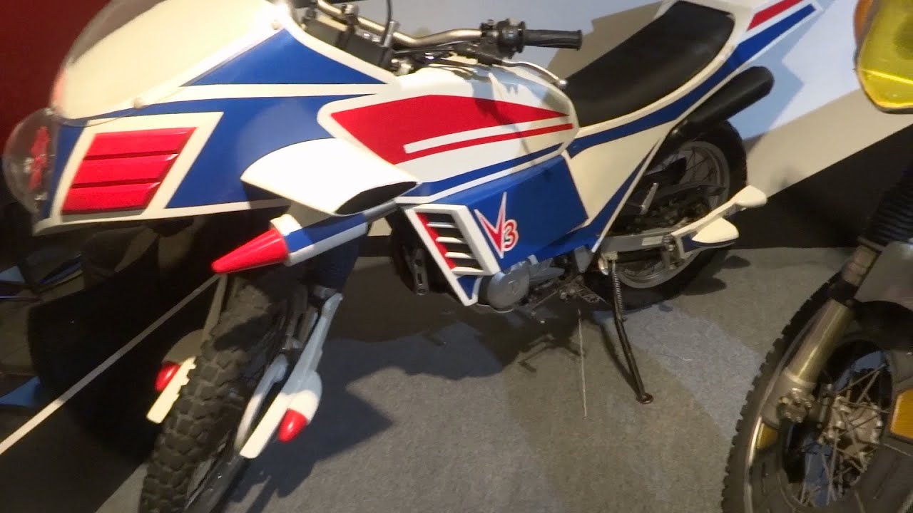 ✿ 仮面ライダーV3 ハリケーン号 ( SUZUKI T20 ) - YouTube