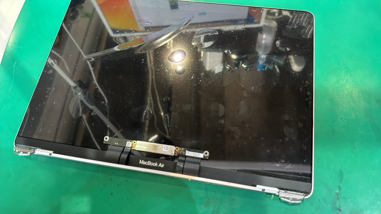 MacBook Air 2020 M1 A2337 ディスプレイ画面パーツが壊れていないか