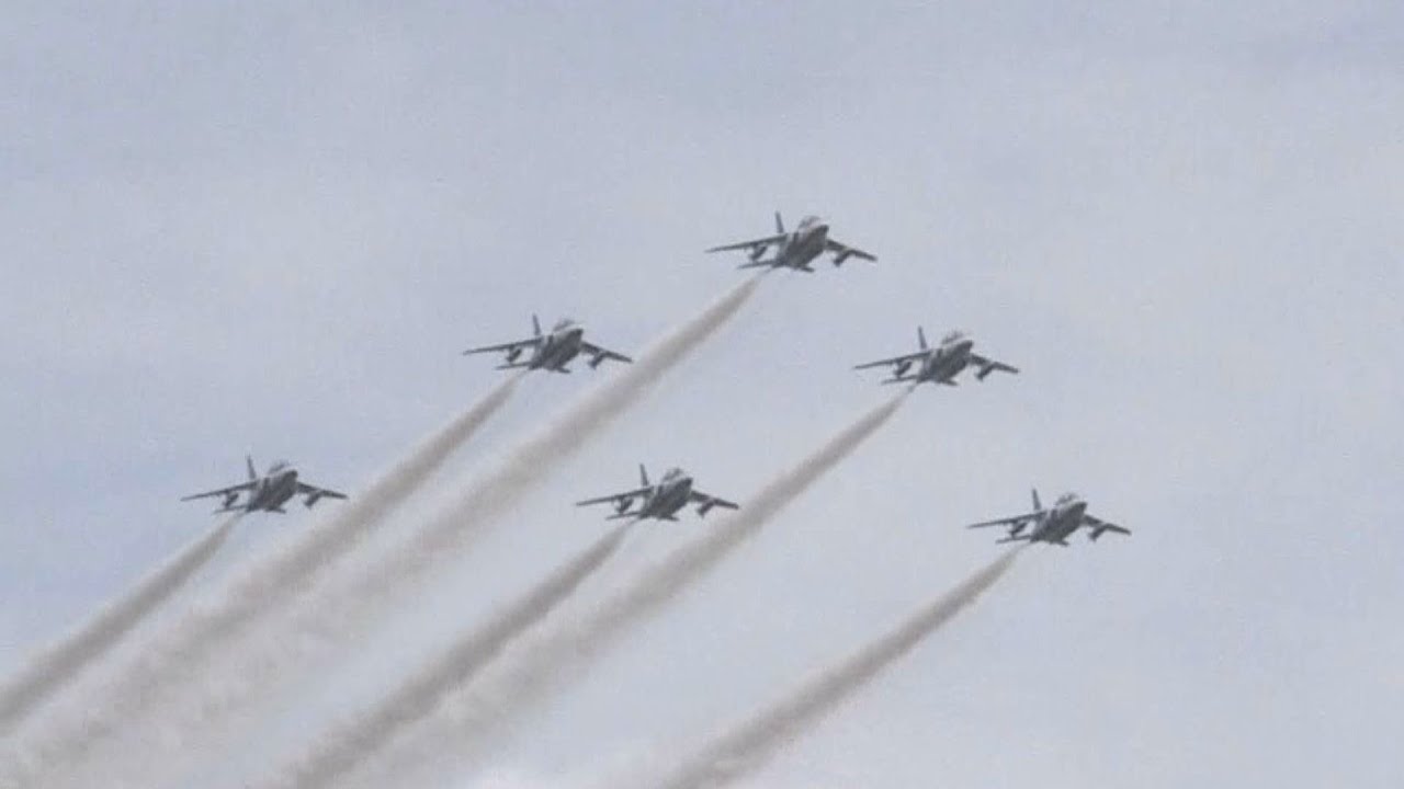 10年ぶりにブルーインパルスも エアーメモリアル㏌かのや - YouTube