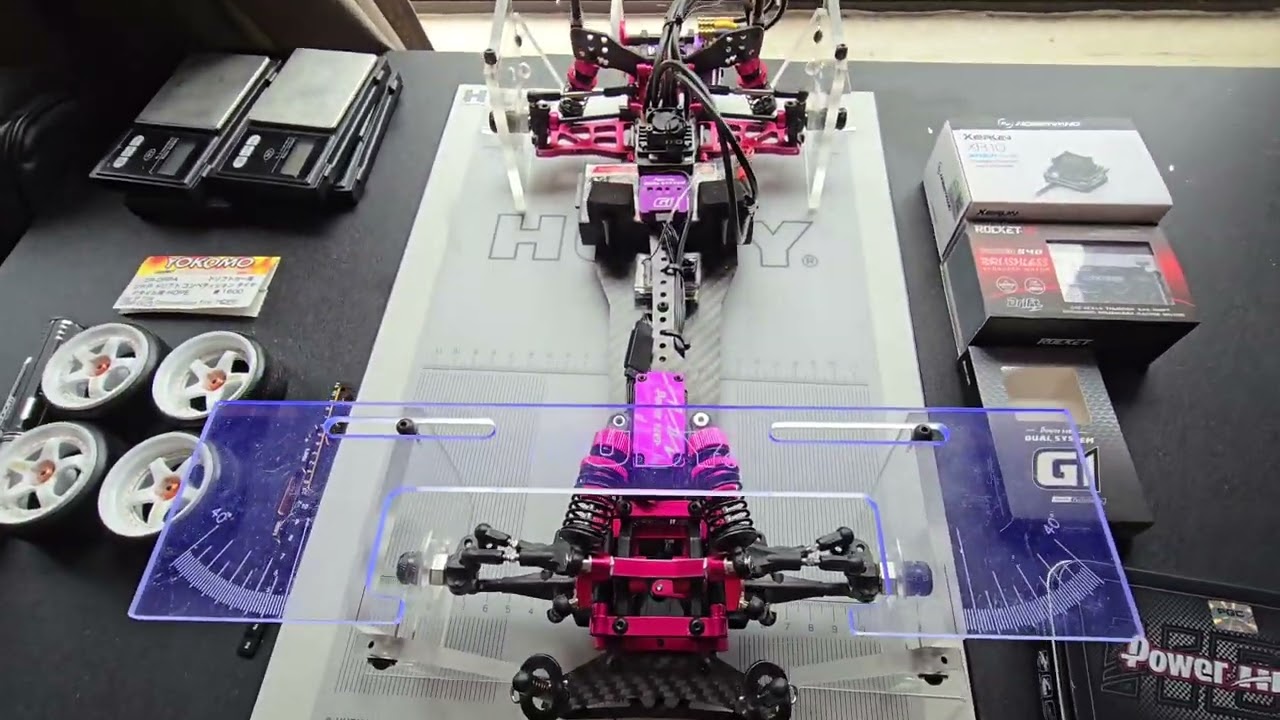 We look at the Amazon Sakura D5 knock off car - YouTube