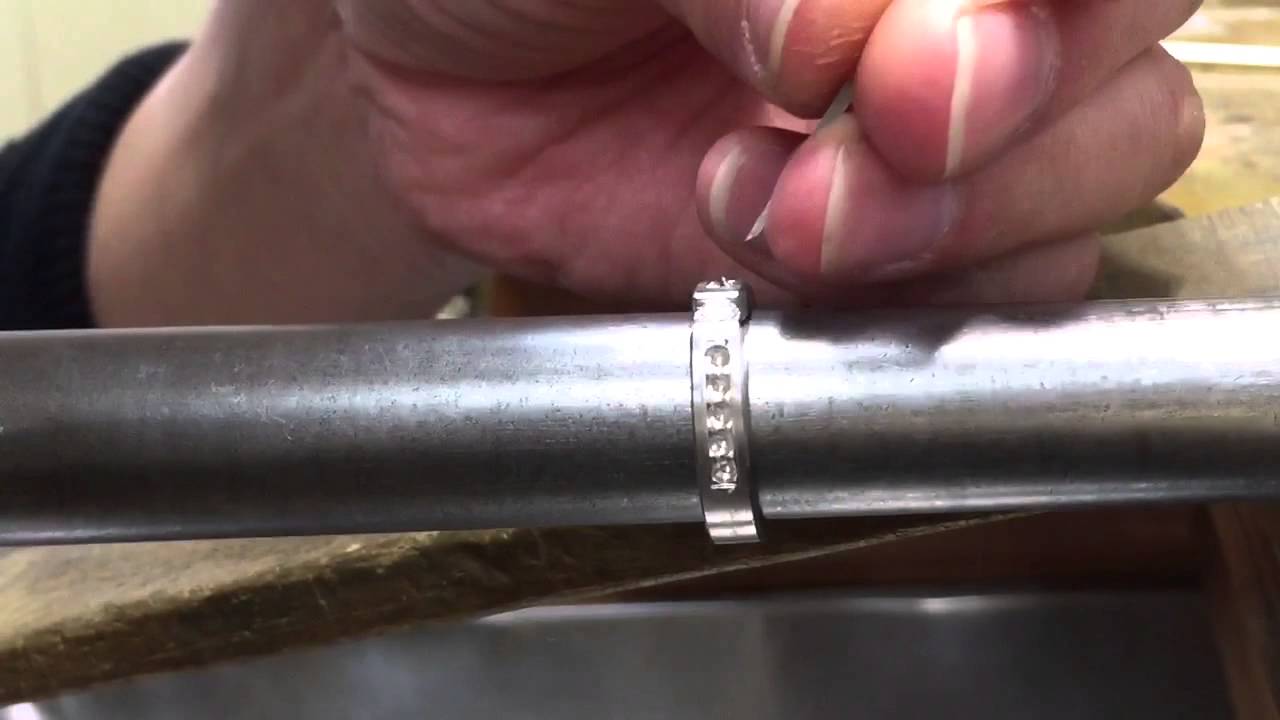 タガネを使った「石留め、彫り留め」のやり方 stone setting - YouTube