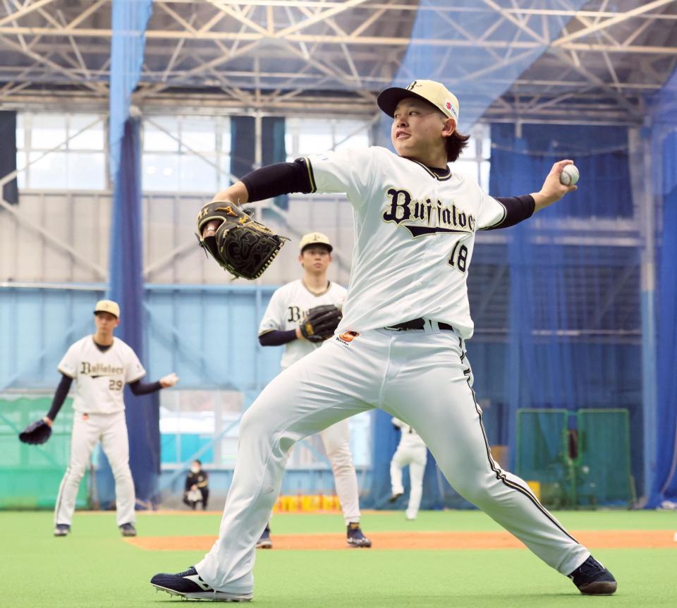 オリックス 宮城大弥が背番号18のユニホーム姿を披露 山本由伸からは