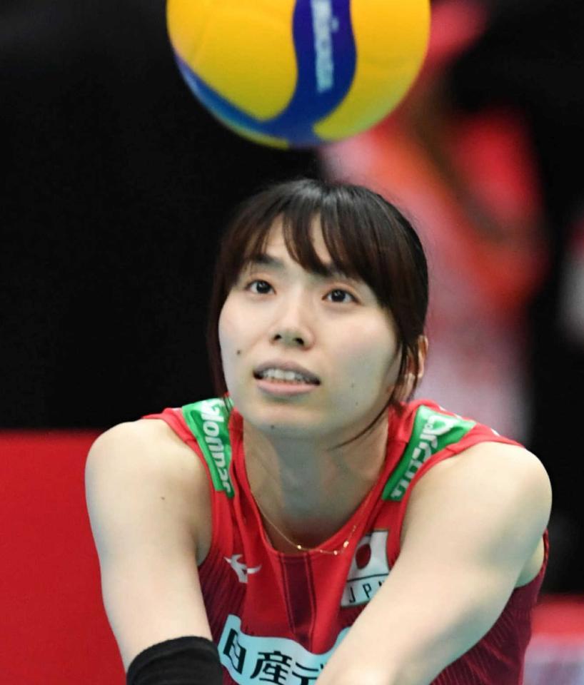 バレー元代表の新鍋理沙さん1日駅長姿に反響 笑顔で敬礼「可愛い駅長