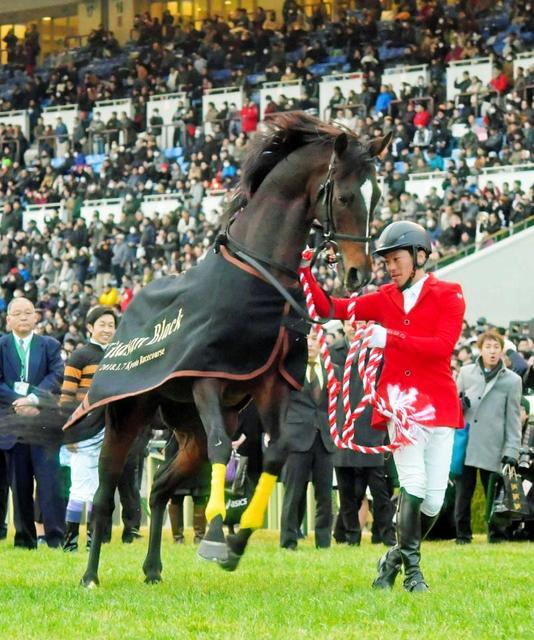 さらばキタサンブラック…京都競馬場で引退式 武豊、親子2代でのG1