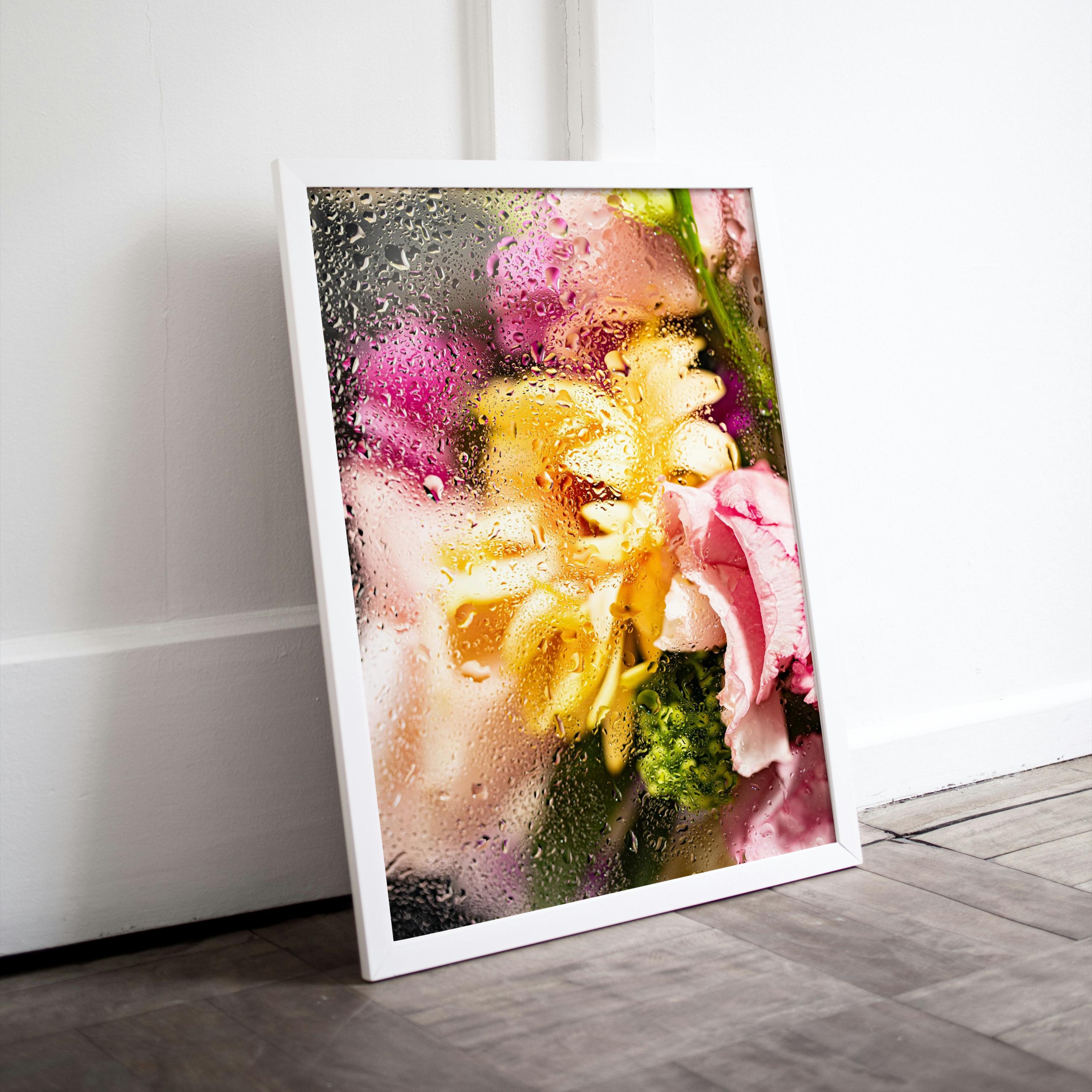 抽象的な花のデジタルアート - 雨のガラスの背後にある鮮やかな花、高