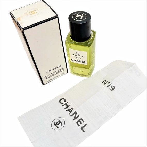 Rare Vintage CHANEL No 19 Eau De Toilette - Original Formula, New