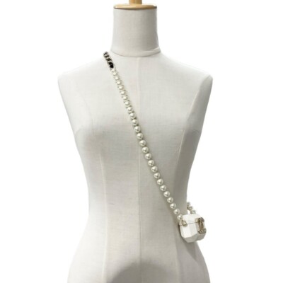 CHANEL イヤホンケース ホワイト フェイクパール B21A AirPods CHANEL