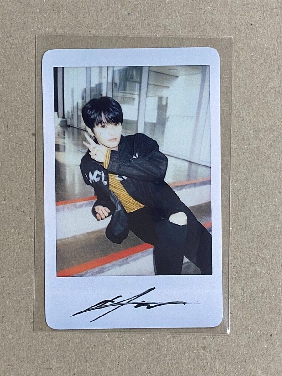 STRAY KIDS World Tour District 9 : Unlock OFFICIAL POLAROID