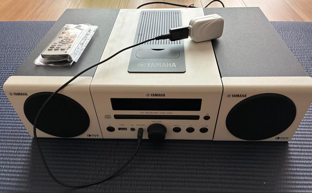 YAMAHA CRX-040 CD Player White Compact Space Saving Design iPod