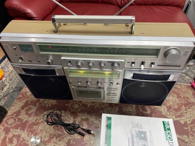 TOSHIBA RT-S90 Old Stereo Radio Cassette Recorder Bom Beat Adres