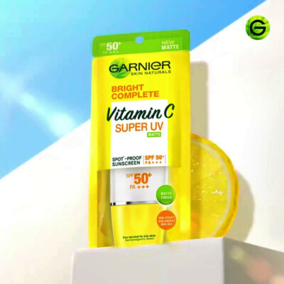 GARNIER Bright Complete Vitamin C Super UV Matte Sunscreen 30ml