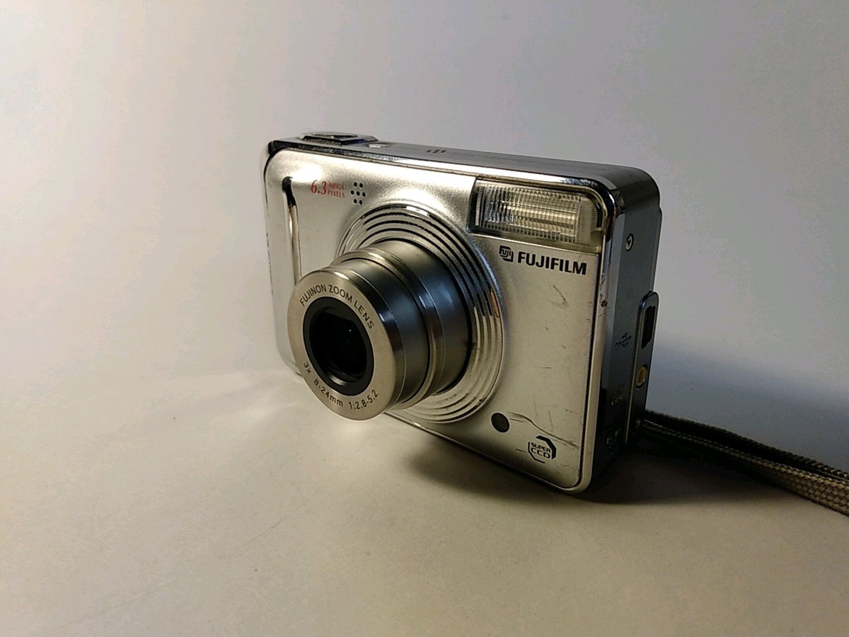 Fujifilm FinePix A600 digital camera, 6.3 MP, 3x zoom, works, has