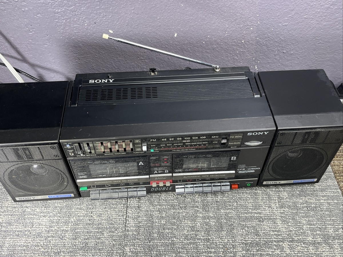 SONY CFS-W600 STEREO AM/FM CASSETTE RADIO BOOM BOX W/DETACHABLE