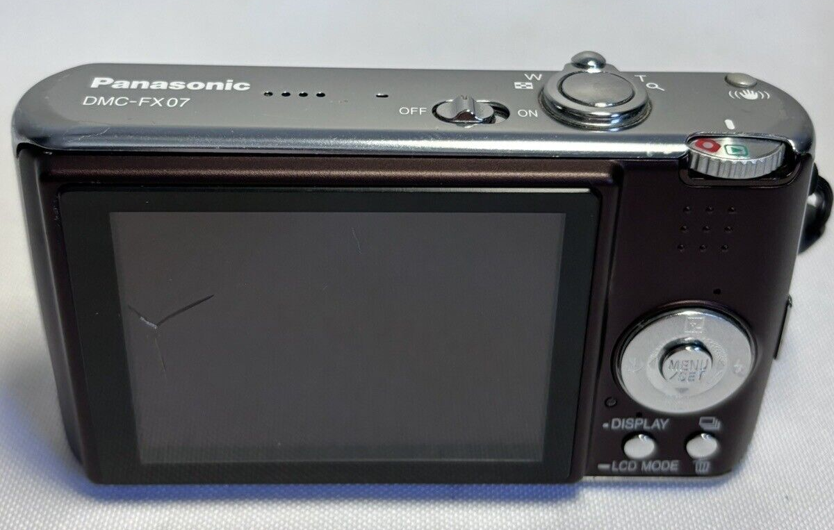 Panasonic LUMIX DMC-FX07 7.2MP Digital Camera FOR PARTS NOT