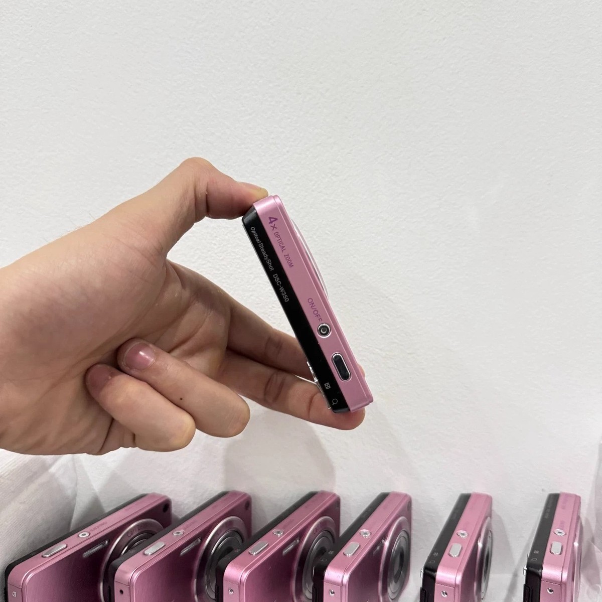 Sony Cyber-Shot DSC-W350 Digital Camera 4x Optical Zoom 14.1