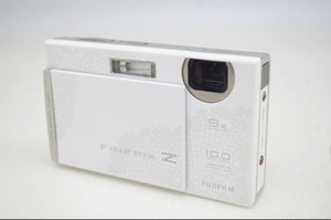 Fujifilm FinePix Z250fd ホワイト 本体と充電器 Fujifilm FinePix
