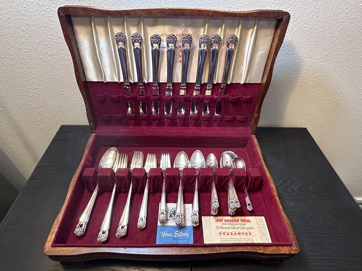 1847 Rogers Bros “Eternally Yours” Silver Plate Silverware Boxed