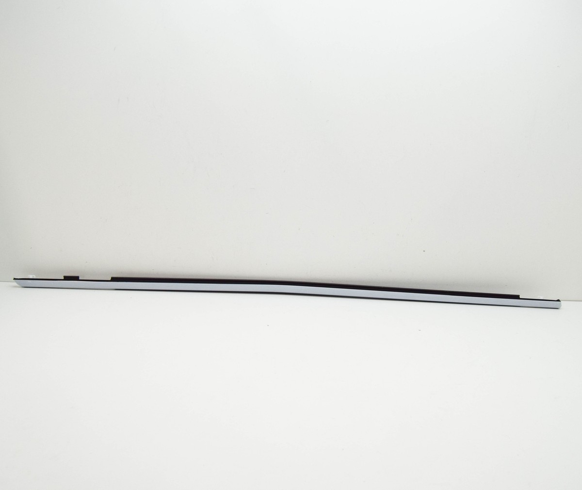 VOLVO XC60 MK2 vordere rechte Türfenster-Gürtel-Zierleiste