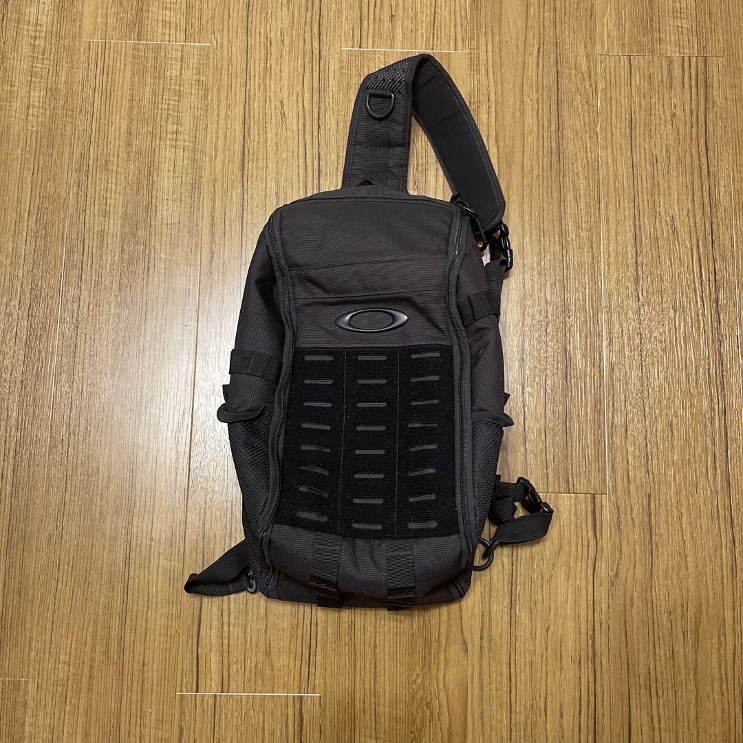OAKLEY archive ワンショルダーバック y2k スカルロゴ ギミック