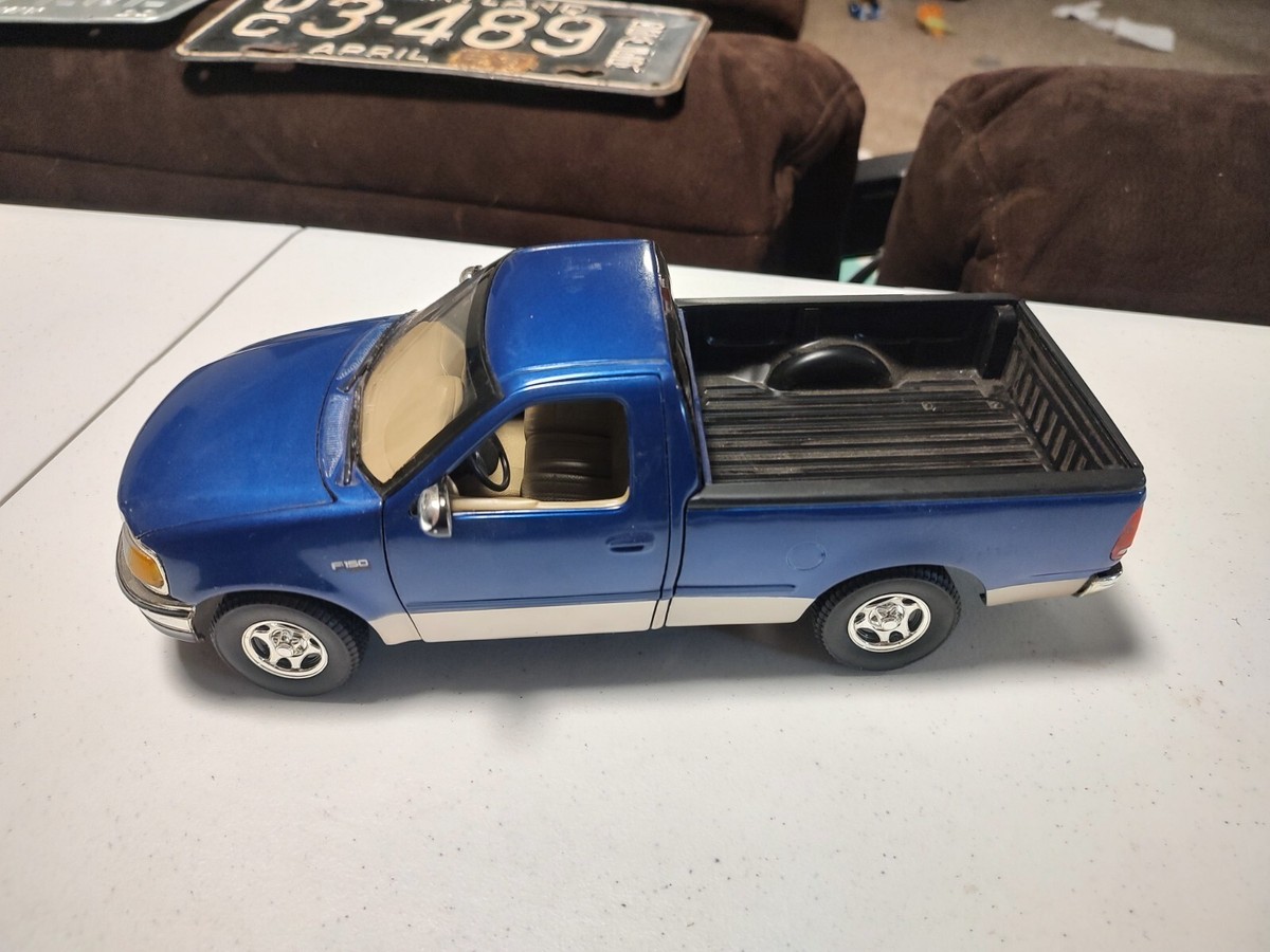1997 Ford F-150 XLT Pickup Truck 1:18 Scale Diecast Blue Ertl