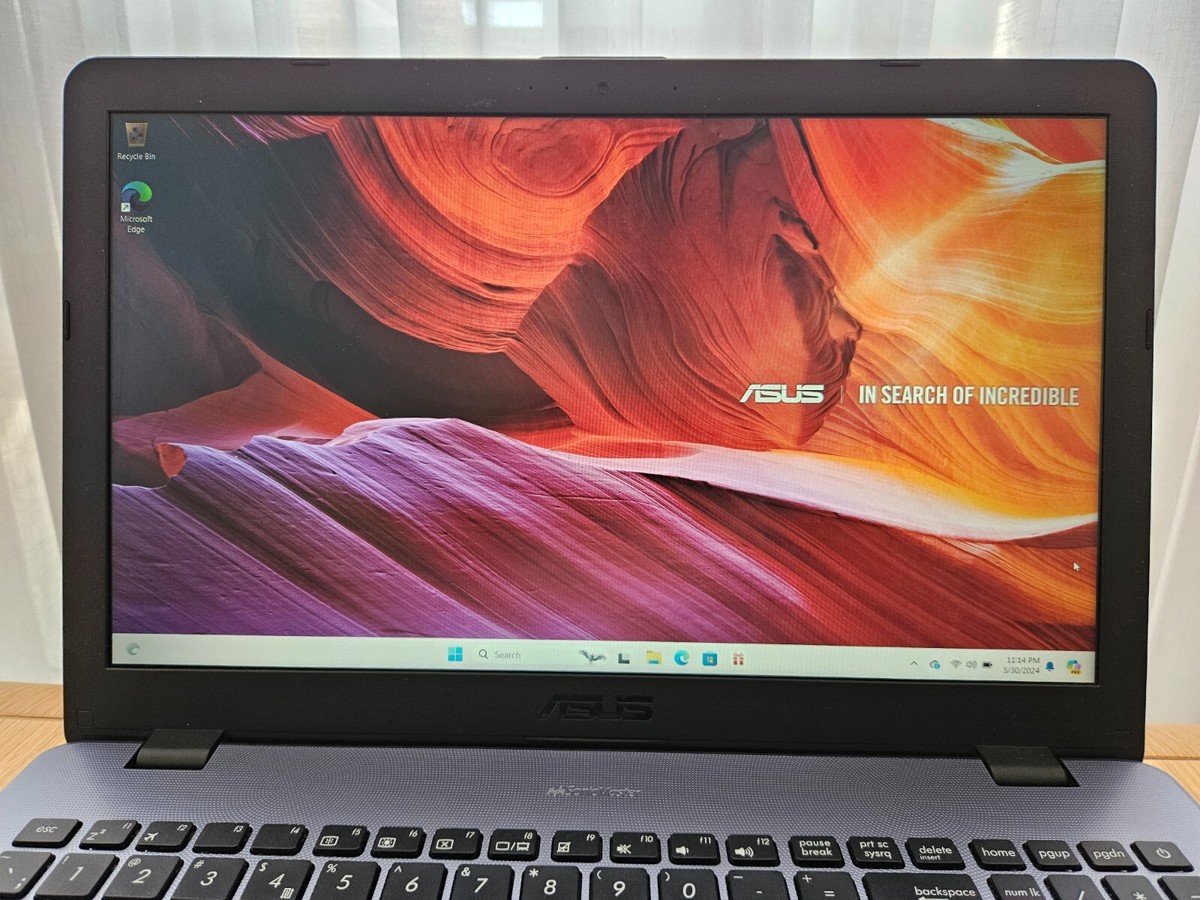 Asus VivoBook 15 X542UF-DM321T, intel i5-8250U, 8GB, 1TB, Windows