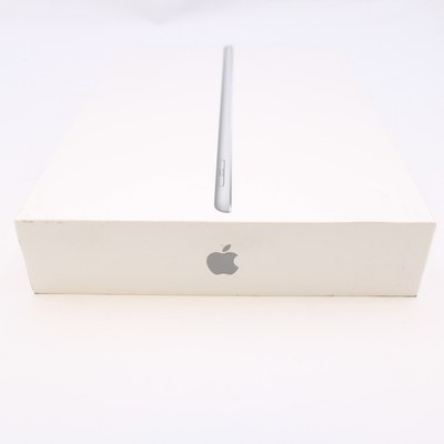 Apple iPad (5th Generation) A1823 32 GB, Wi-Fi + 4G, 9.7 in