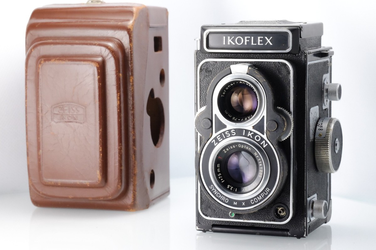 Zeiss Ikon Ikoflex IIa TLR Leather in Good Condition with Case
