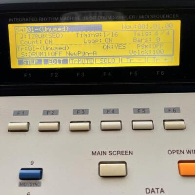 AKAI MPC 2000XL MIDI Production Center Sampler Sequencer Drum