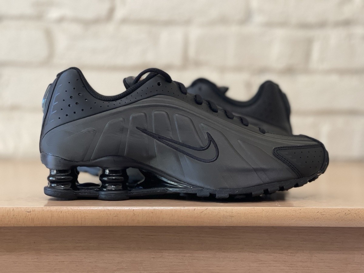 Nike Shox R4 GS Black CW2626-003 Youth Size 7Y Women 8.5 Running