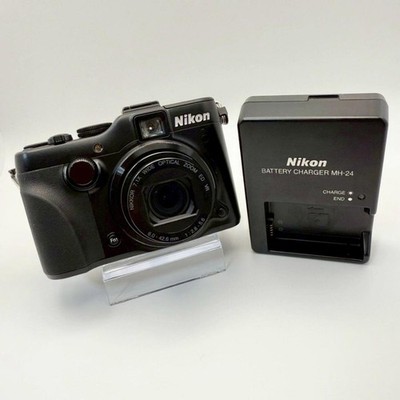 Nikon COOLPIX P7100 本体と充電器セット Nikon COOLPIX P7100 本体と