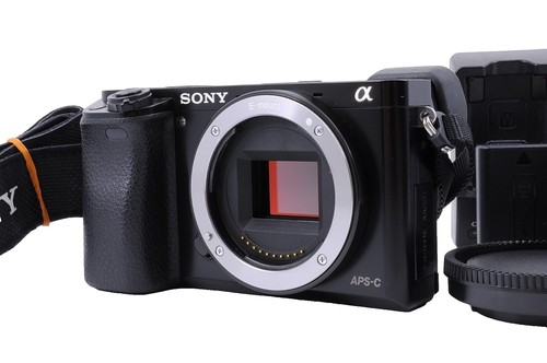 Sony Alpha DSLR-A350 SLR Digital Camera with Minolta 18-70mm AF